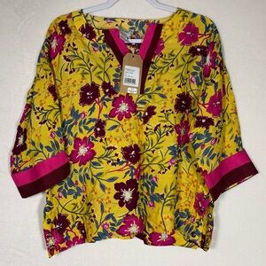 NWT Tru Luxe Jeans Women’s Mixed Media Floral V-neck Bell Sleeve Top Size Small